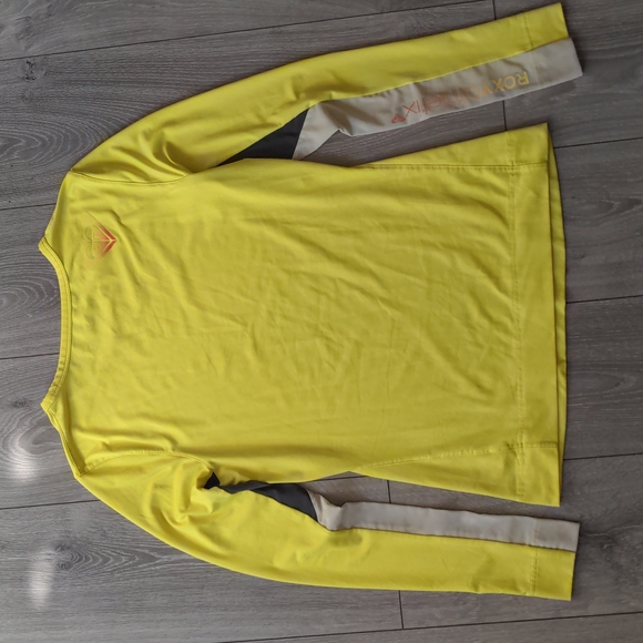 Yellow Roxy Women's Long Sleeve Mesh Workout Top Size Medium - Picture 4 of 5